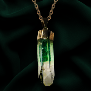 Cadena de oro con cuarzo translúcido