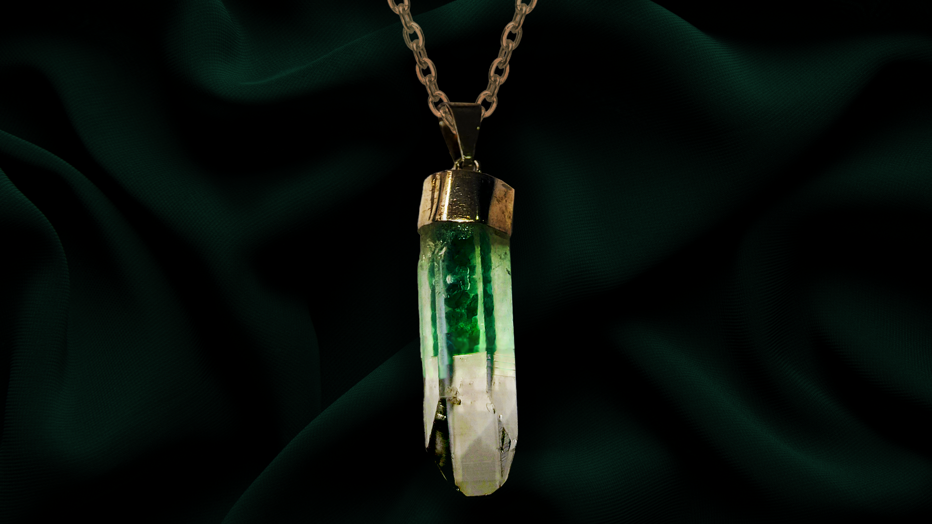 Cadena de oro con cuarzo translúcido